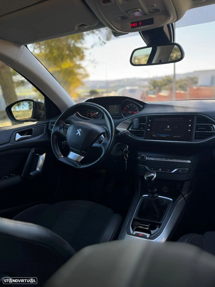 Peugeot 308 1.2 PureTech Allure - 12