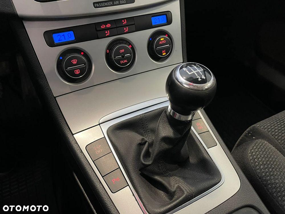 Volkswagen Passat Variant 2.0 TDI DPF BlueMot Comfortline - 20