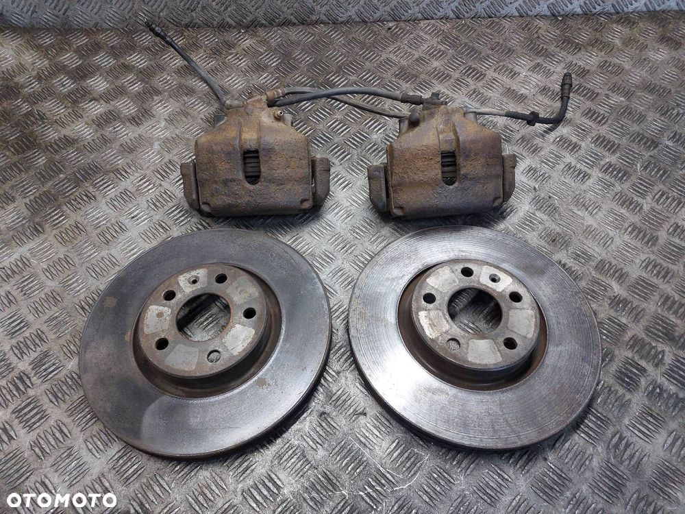 TARCZE HAMULCOWE PRZÓD + KLOCKI + ZACISKI VOLKSWAGEN PASSAT B6 1.9 TDI - 1
