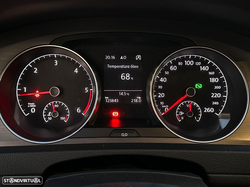 VW Golf 1.6 TDi Highline DSG - 16