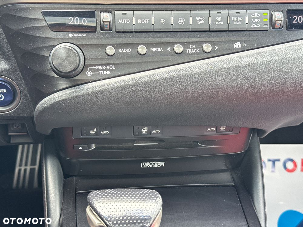 Lexus ES 300h F Sport - 27