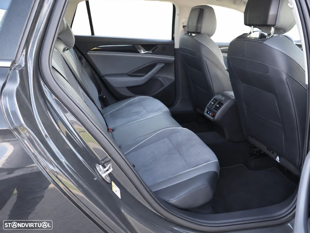 VW Passat Variant 2.0 TDi Business DSG - 25