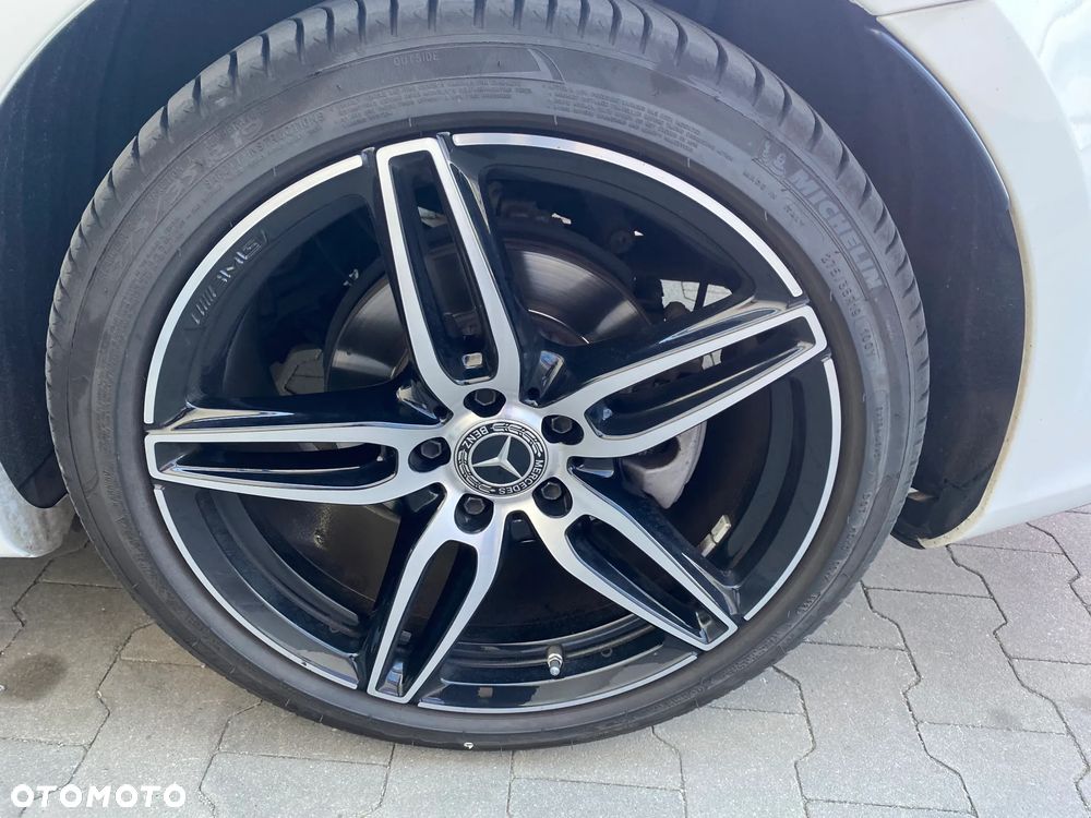 Mercedes-Benz Klasa E 220 d 4Matic 9G-TRONIC AMG Line - 16
