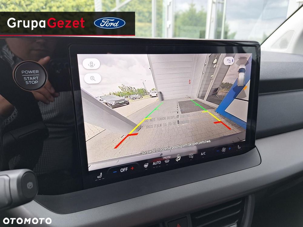 Ford Transit Courier - 10