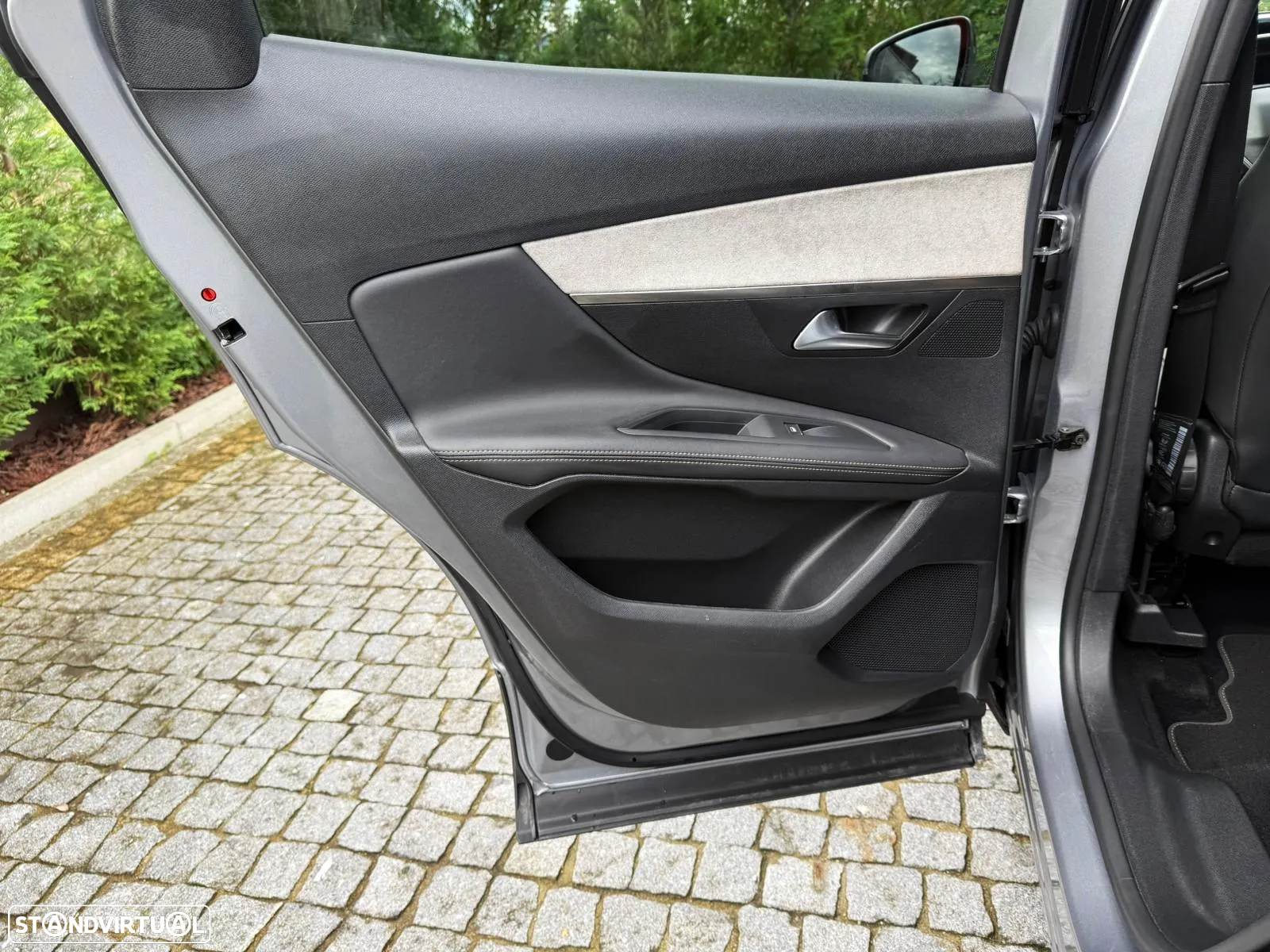 Peugeot 3008 1.6 Hybrid GT Line e-EAT8 - 24
