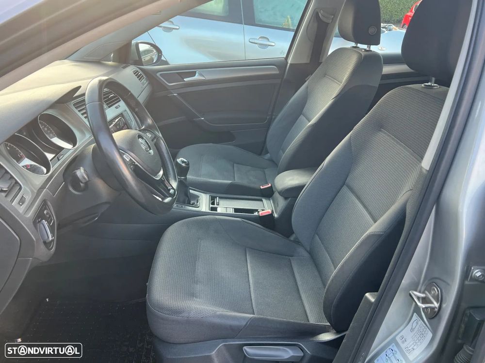 VW Golf 1.6 TDi Highline - 9