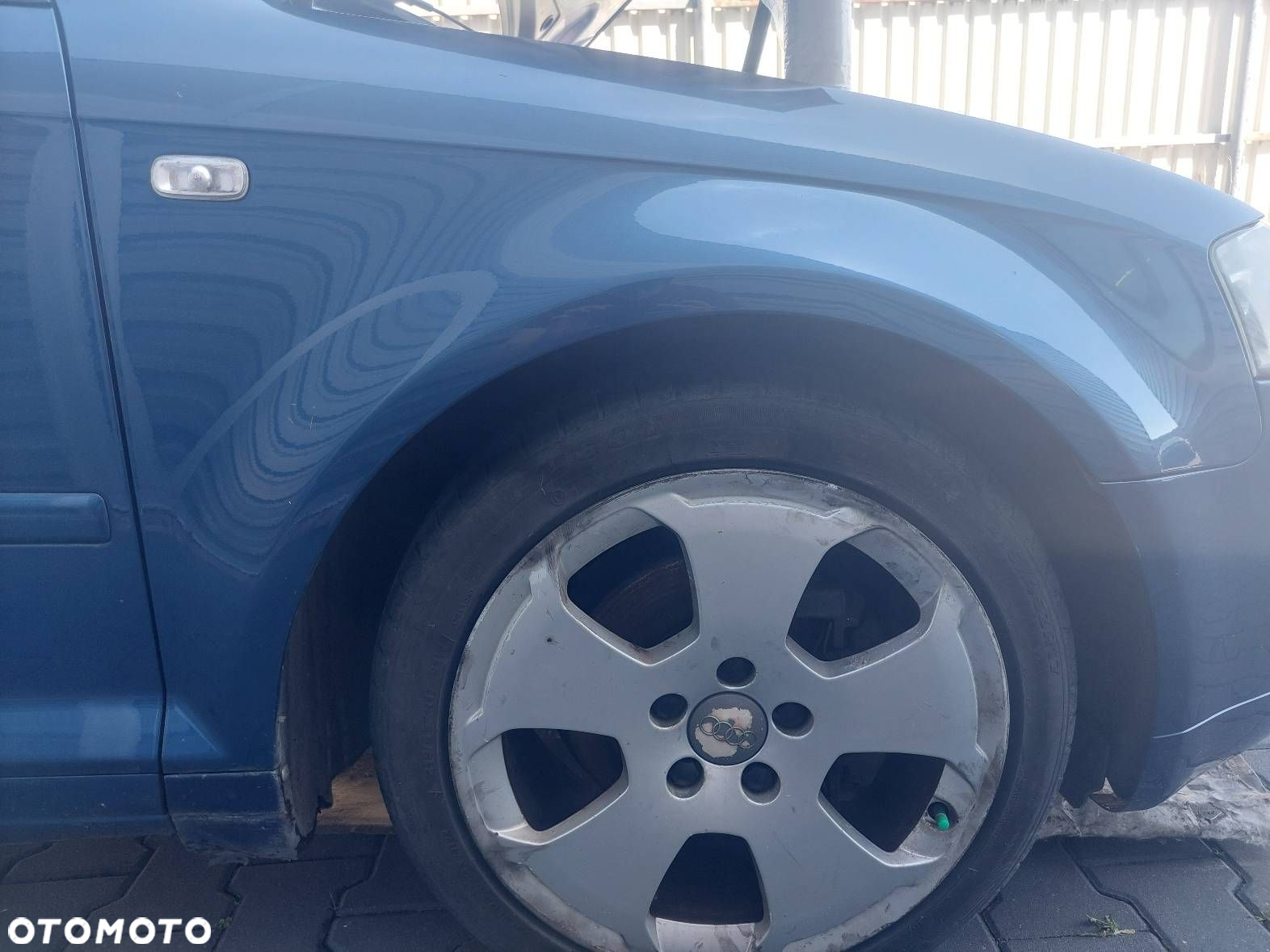 BŁOTNIK PRAWY PRZÓD AUDI A3 8L LS9R - 2