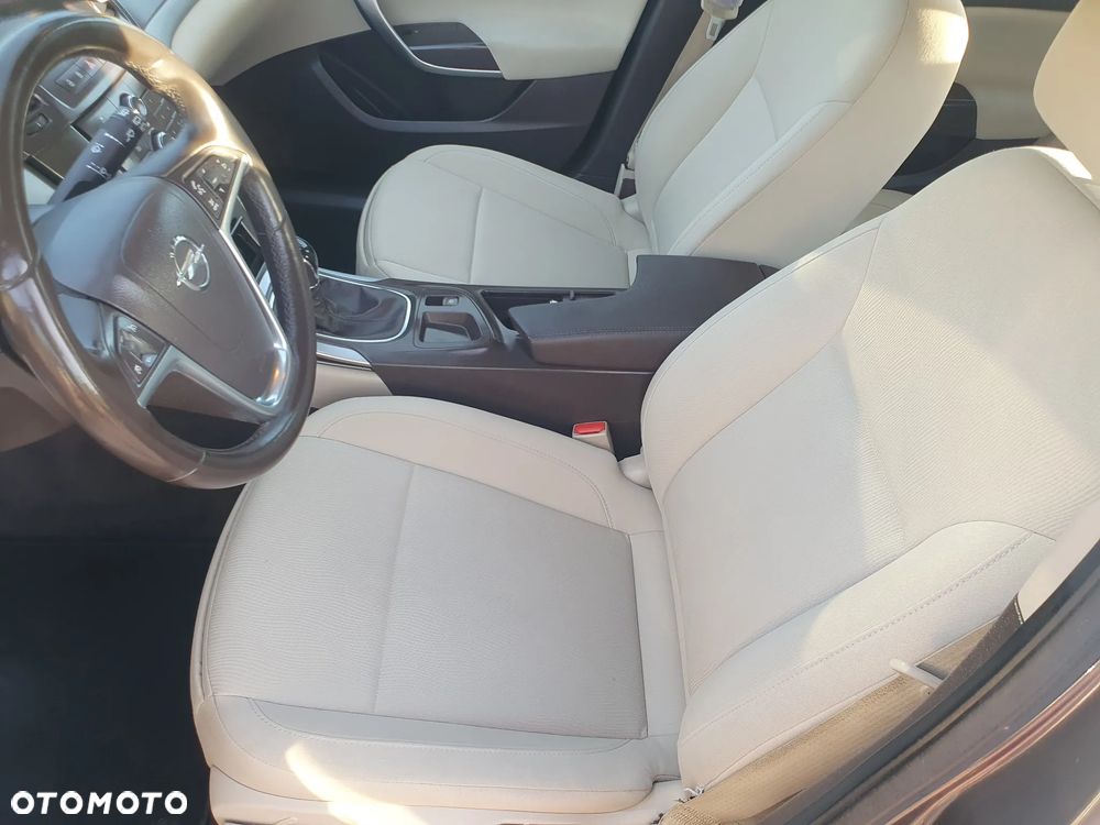 Opel Insignia - 11