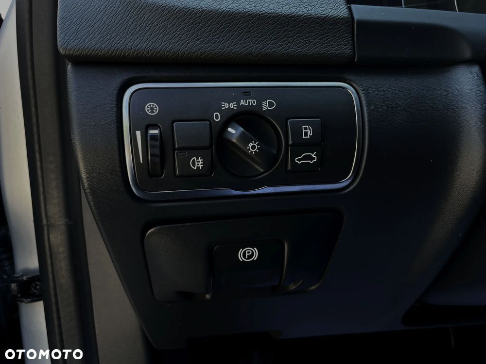 Volvo V60 D4 Geartronic Momentum - 32