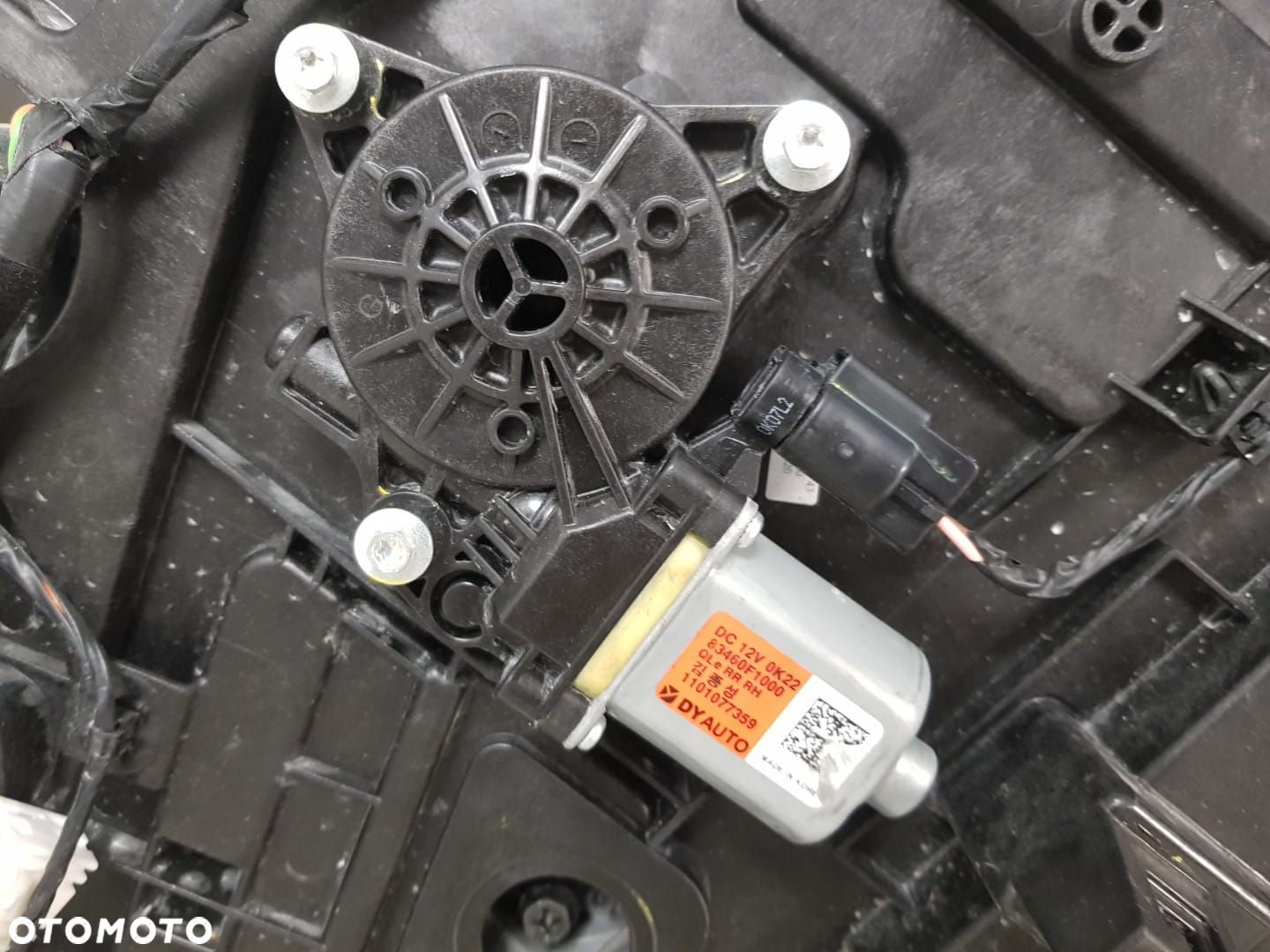 GŁOSNIK PODNOSNIK MECHANIZM SZYBY SILNIK PROWADNICE DRZWI PRAWY TYLNY PRAWA TYŁ KIA SPORTAGE IV 4 16 - 3