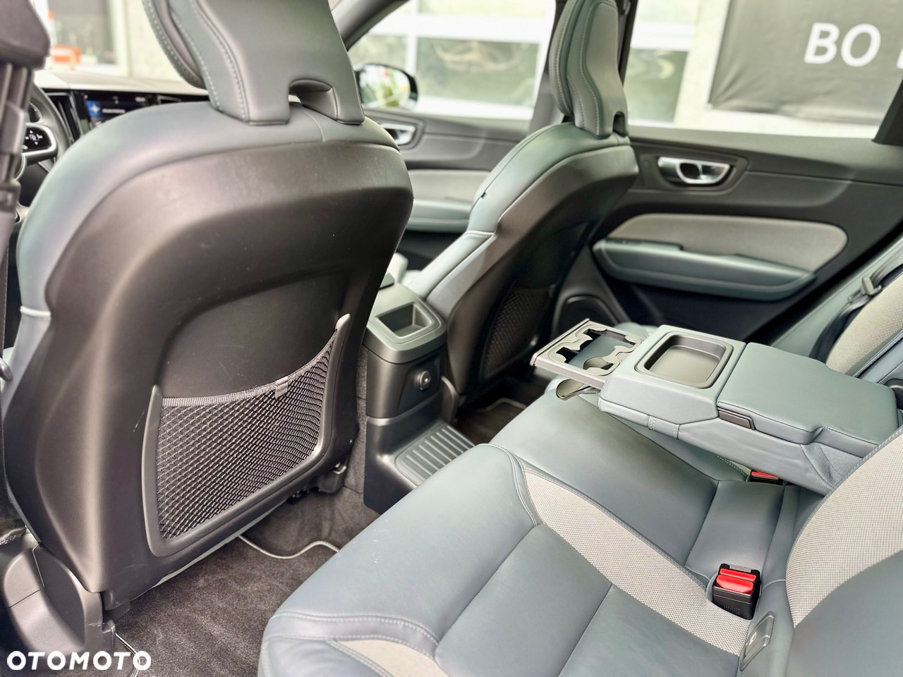 Volvo XC 60 T6 AWD Plug-In Hybrid R-Design - 29