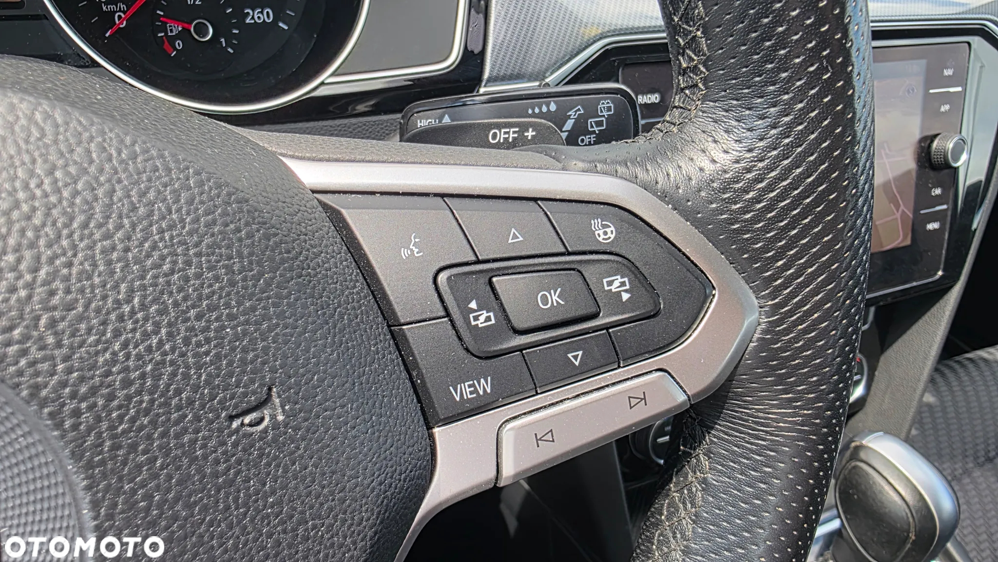 Volkswagen Passat Variant 2.0 TDI SCR DSG R-Line - 25
