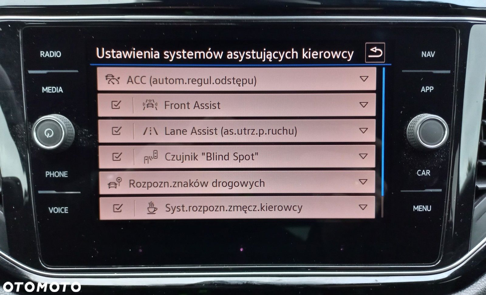 Volkswagen T-Roc - 16