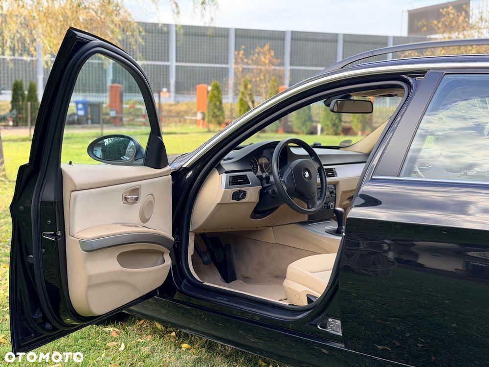 BMW Seria 3 325i - 17