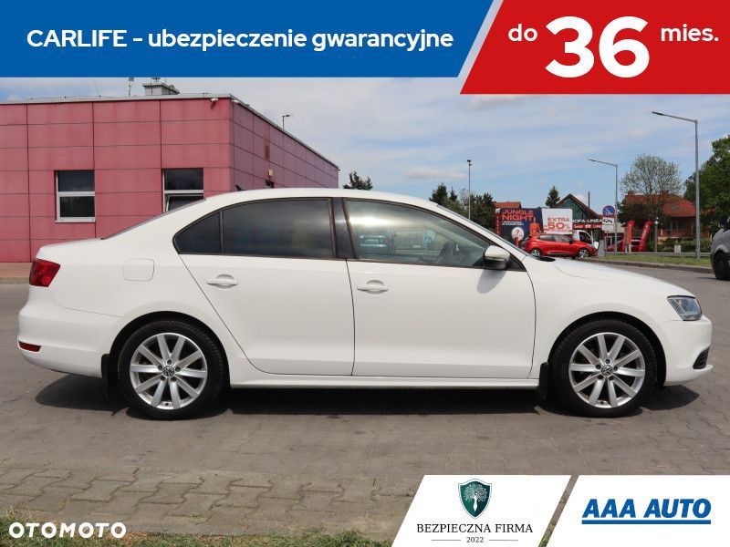 Volkswagen Jetta - 8