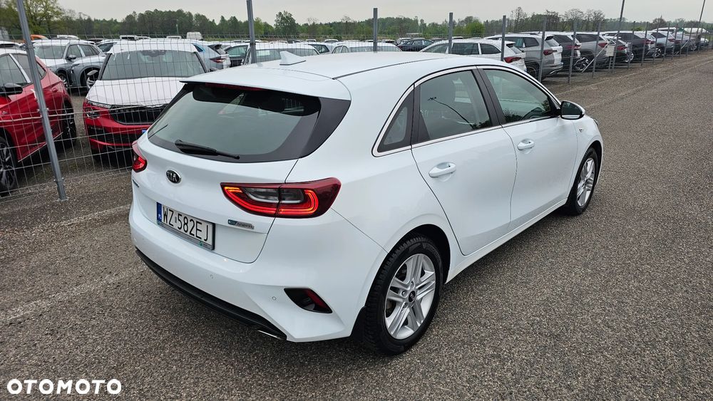 Kia Ceed 1.6 CRDi mHEV M - 4