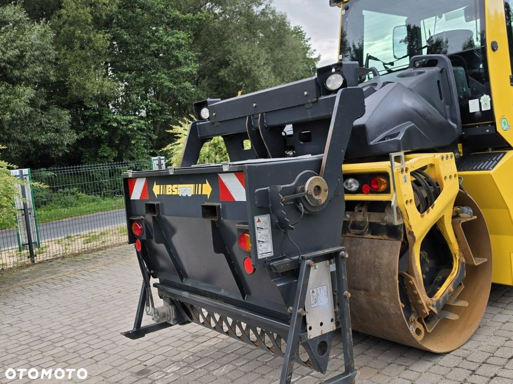 Bomag BW 154 AP-4i AM / rozsiewacz BS150 - 18