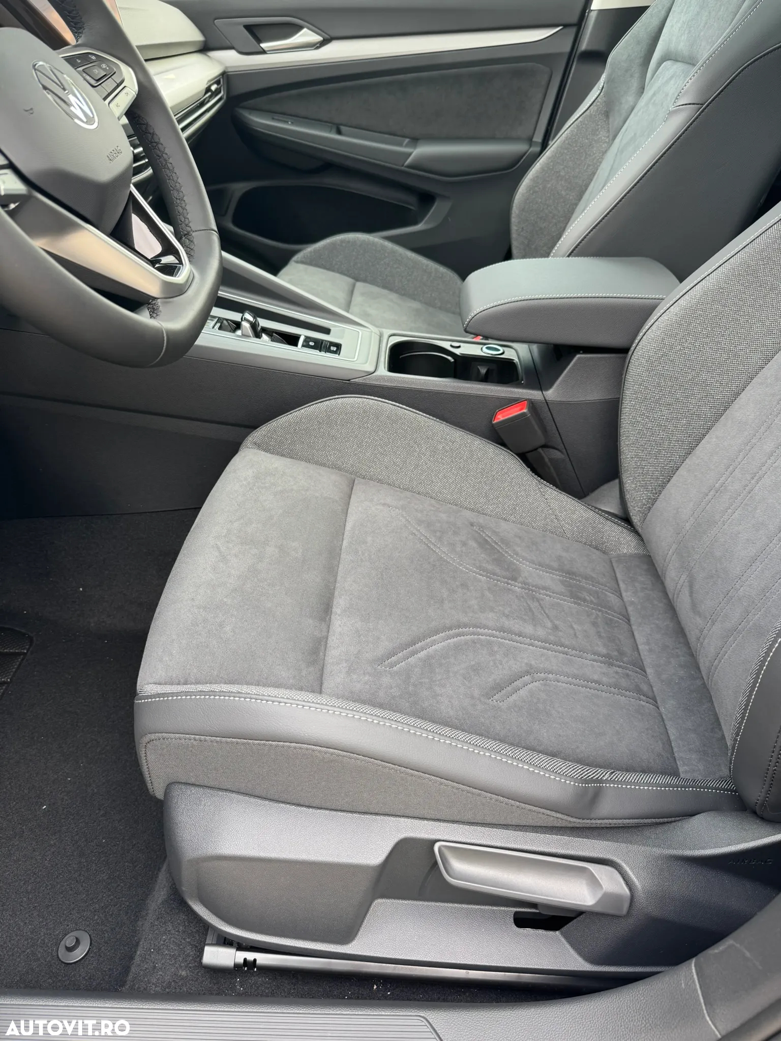 Volkswagen Golf 1.5 eTSI ACT DSG MHEV Life - 20