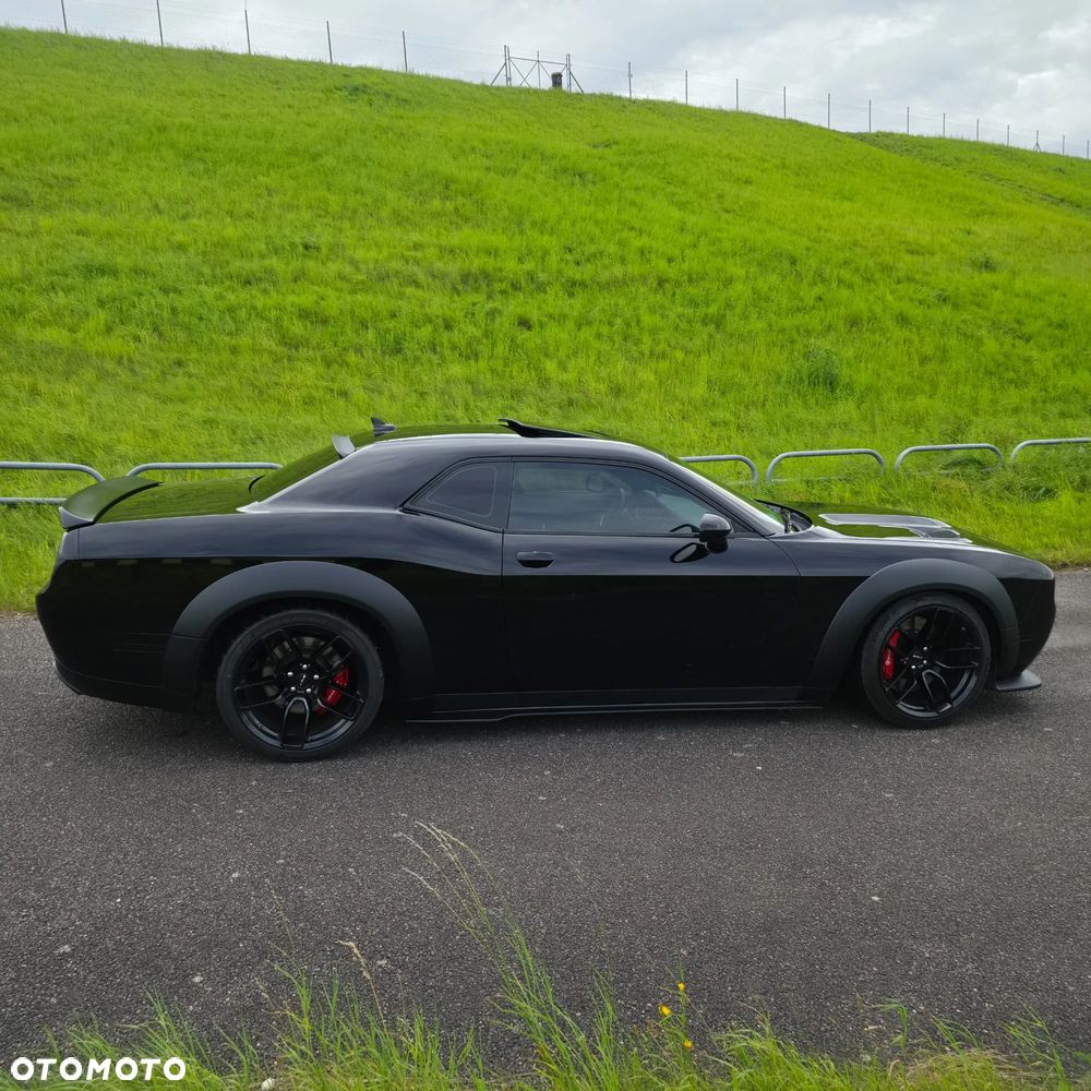 Dodge Challenger - 4