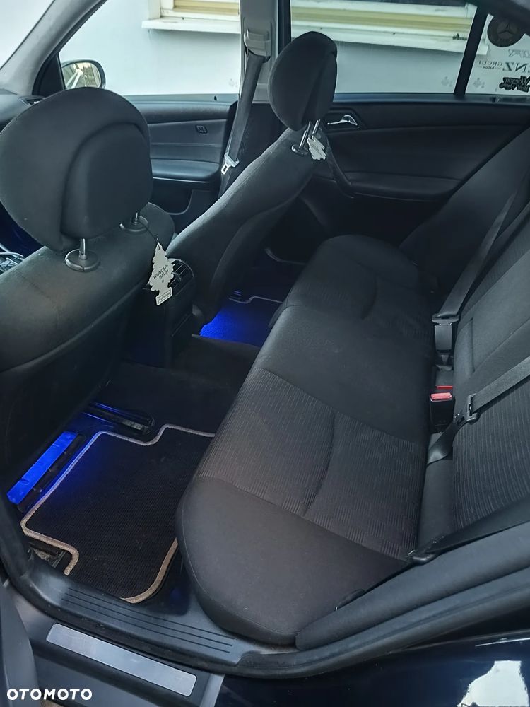 Mercedes-Benz Klasa C 180 Kompressor Classic Sport Edition - 22