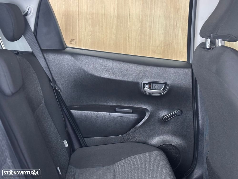 Toyota Yaris 1.4 D-4D ACtive - 11