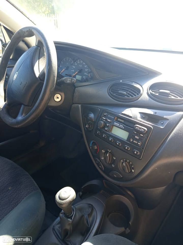 Ford Focus 1.4 Ambiente - 9