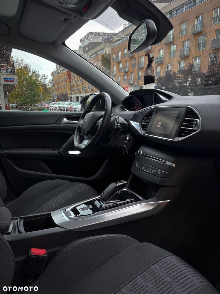 Peugeot 308 1.2 PureTech Allure S&S EAT6 - 8