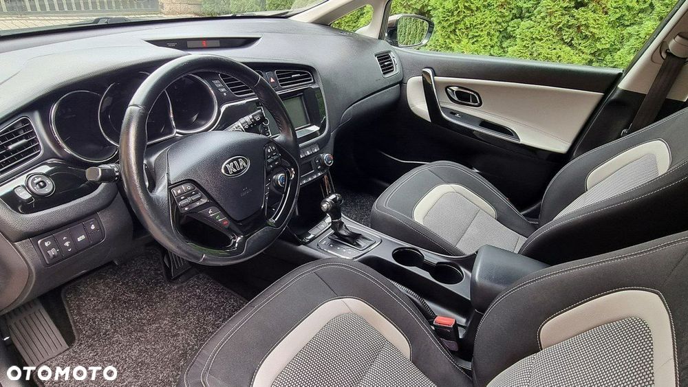Kia Ceed - 11