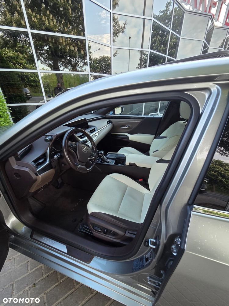 Lexus ES 300h Prestige - 4