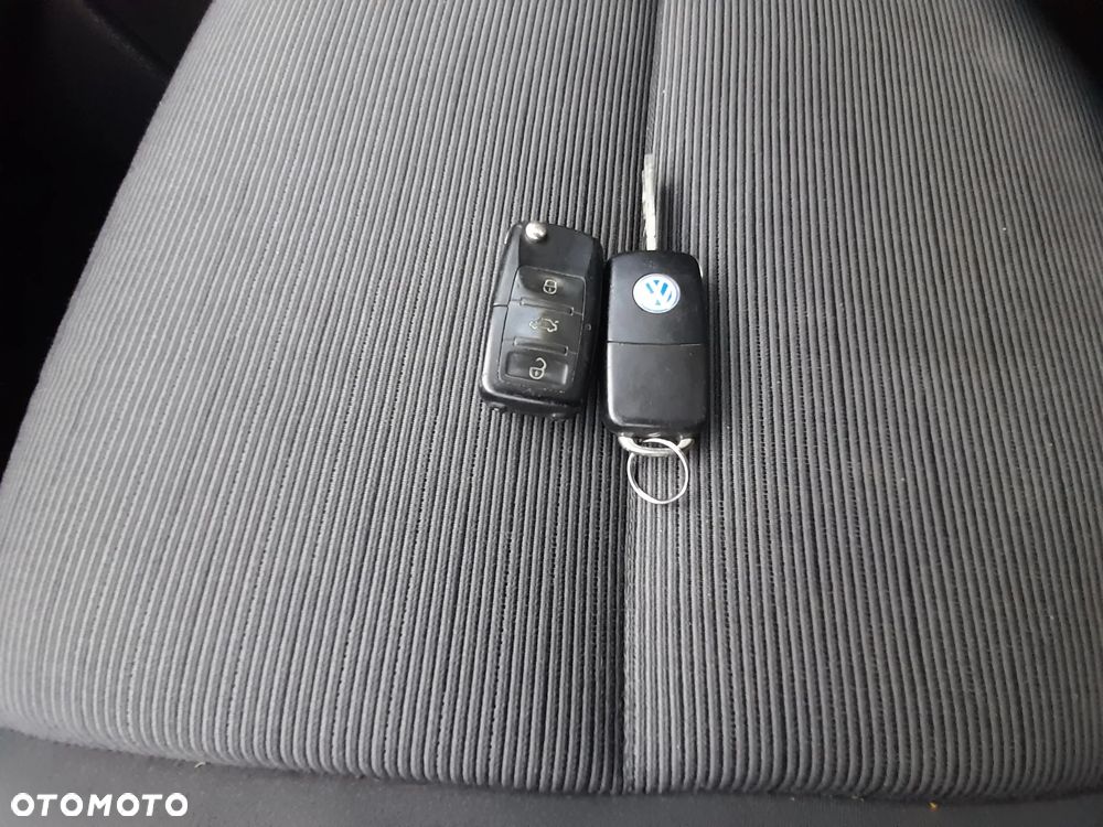 Volkswagen Touran - 20