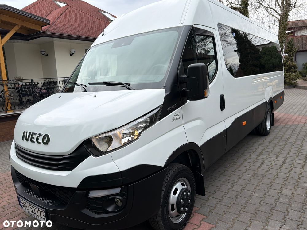 Iveco DAILY AUTOBUS 24 MIEJSCA / PRZEWÓZ OSÓB NIEPEŁNOSPRAWNYCH / KLIMA POSTOJOWA / WEBASTO / TELEWIZOR / LEDY W ŚRODKU KOLOROWE / Salon Polska/ Nowe Opony/Jak Nowe/Mały Przebieg/ - 11