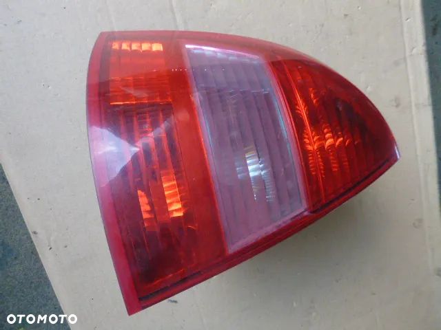 LAMPA LEWY TYŁ LEWA TYLNA W BŁOTNIK CITROEN C5 I LIFT SEDAN 04-08 - 12