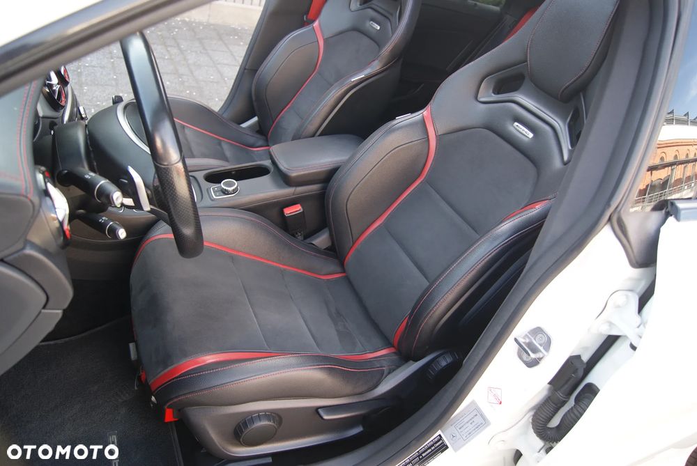 Mercedes-Benz CLA AMG 45 4-Matic - 24