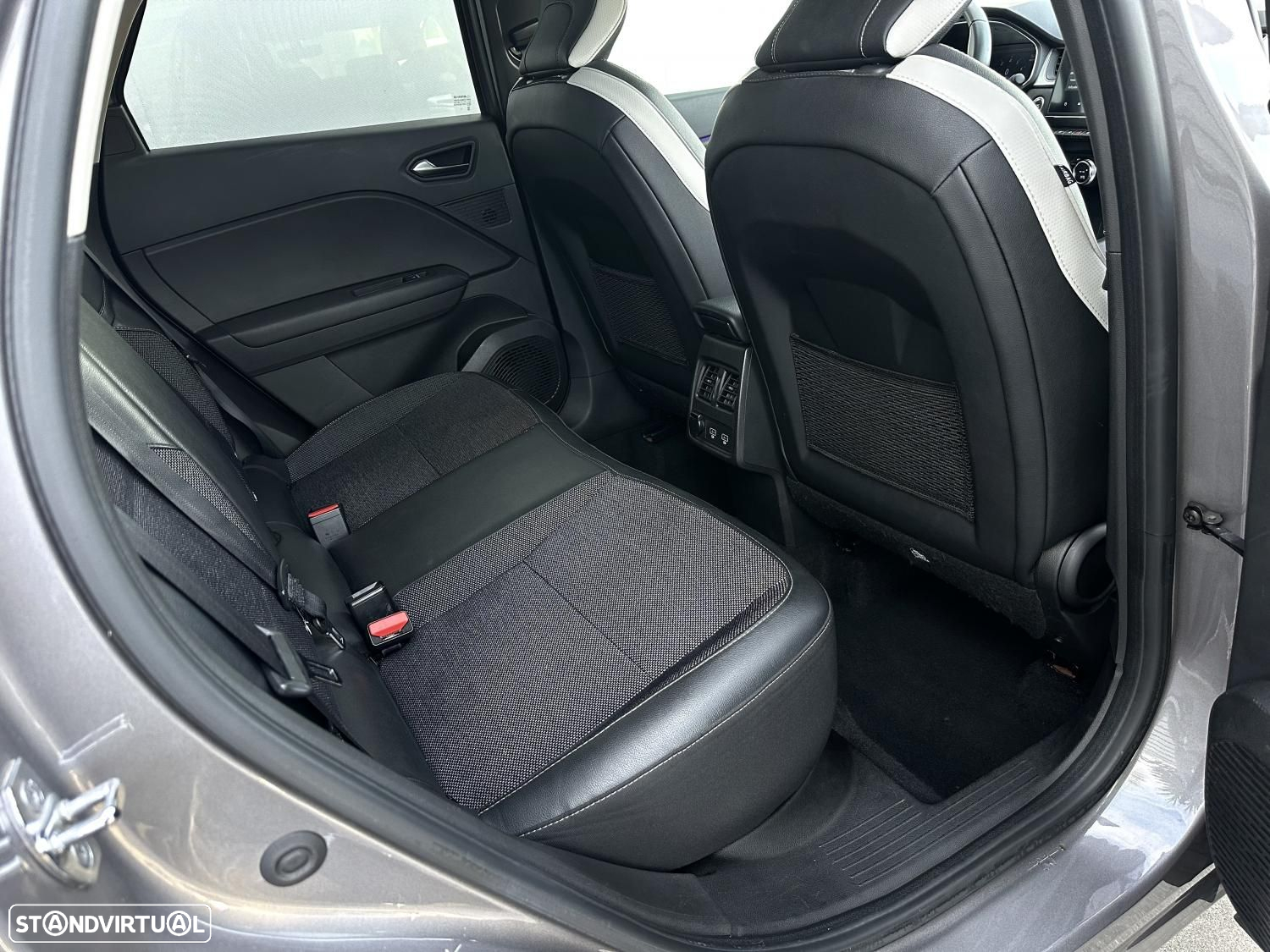Renault Captur 1.0 TCe Exclusive - 24