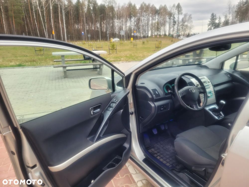 Toyota Corolla Verso 2.0 D-4D - 8