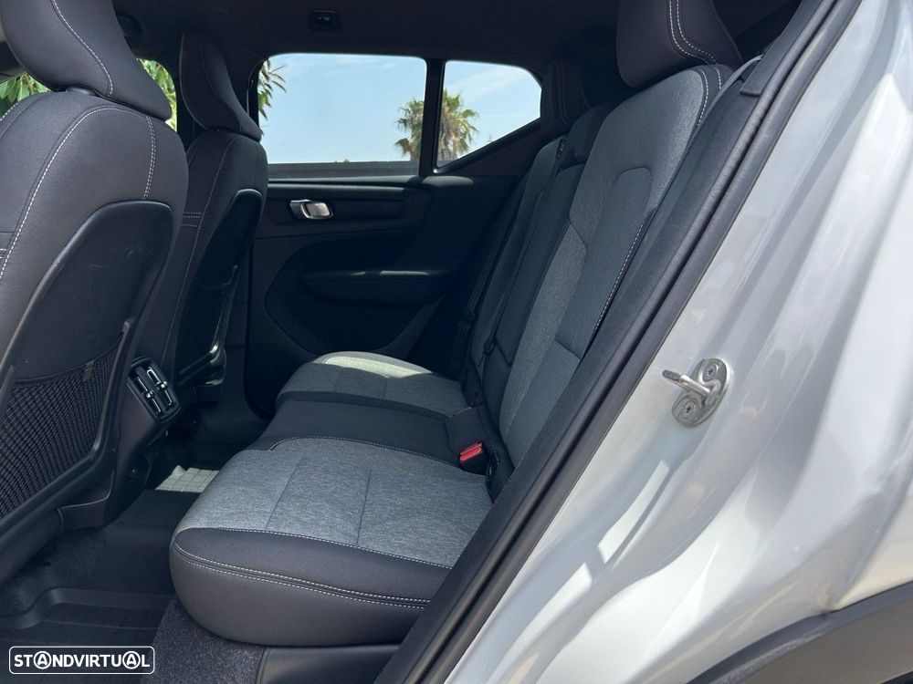 Volvo XC 40 2.0 B3 Plus Dark - 26