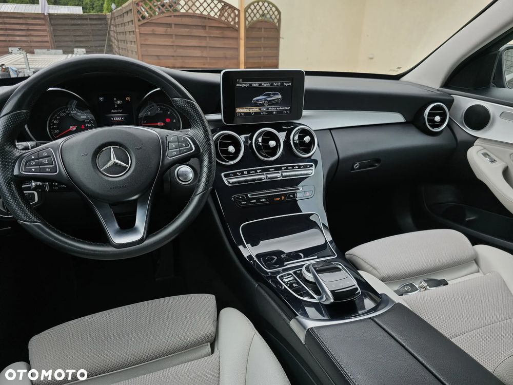 Mercedes-Benz Klasa C 250 (BlueTEC) d T 7G-TRONIC AMG Line - 24