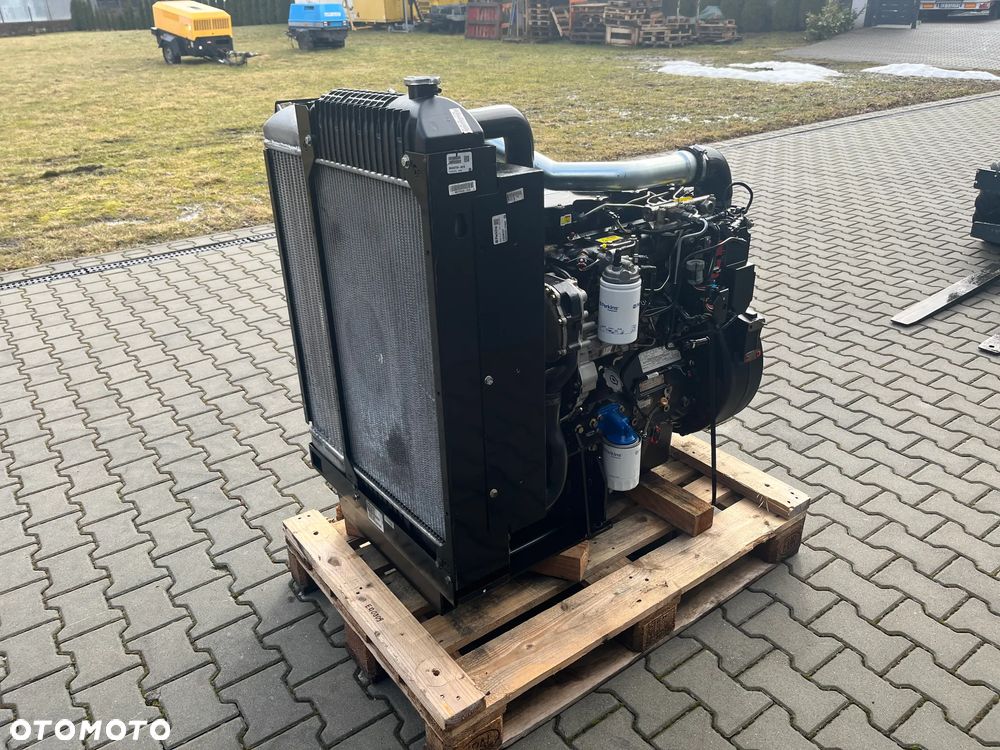 silnik Perkins 1104D-E44TA 1104D E44TA 105.2kW 35000netto - 4