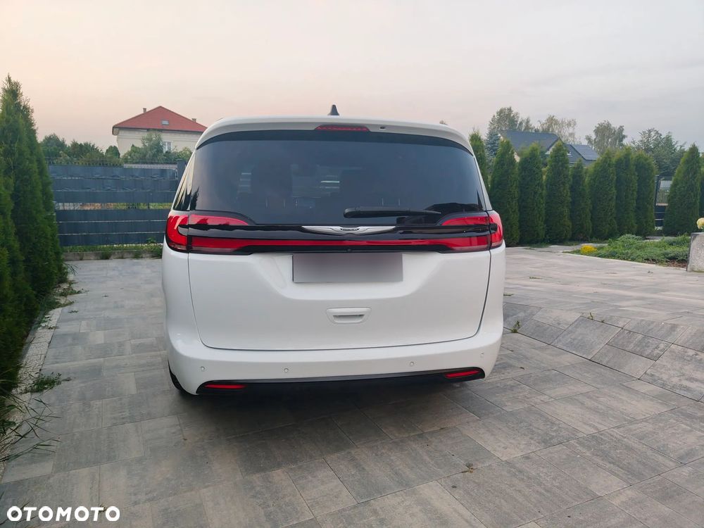 Chrysler Pacifica - 4