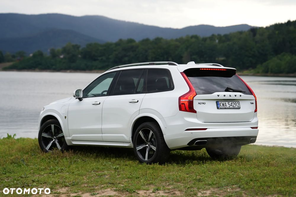 Volvo XC 90 T8 AWD Plug-In Hybrid Momentum 7os - 7