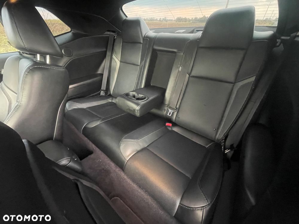 Dodge Challenger - 10