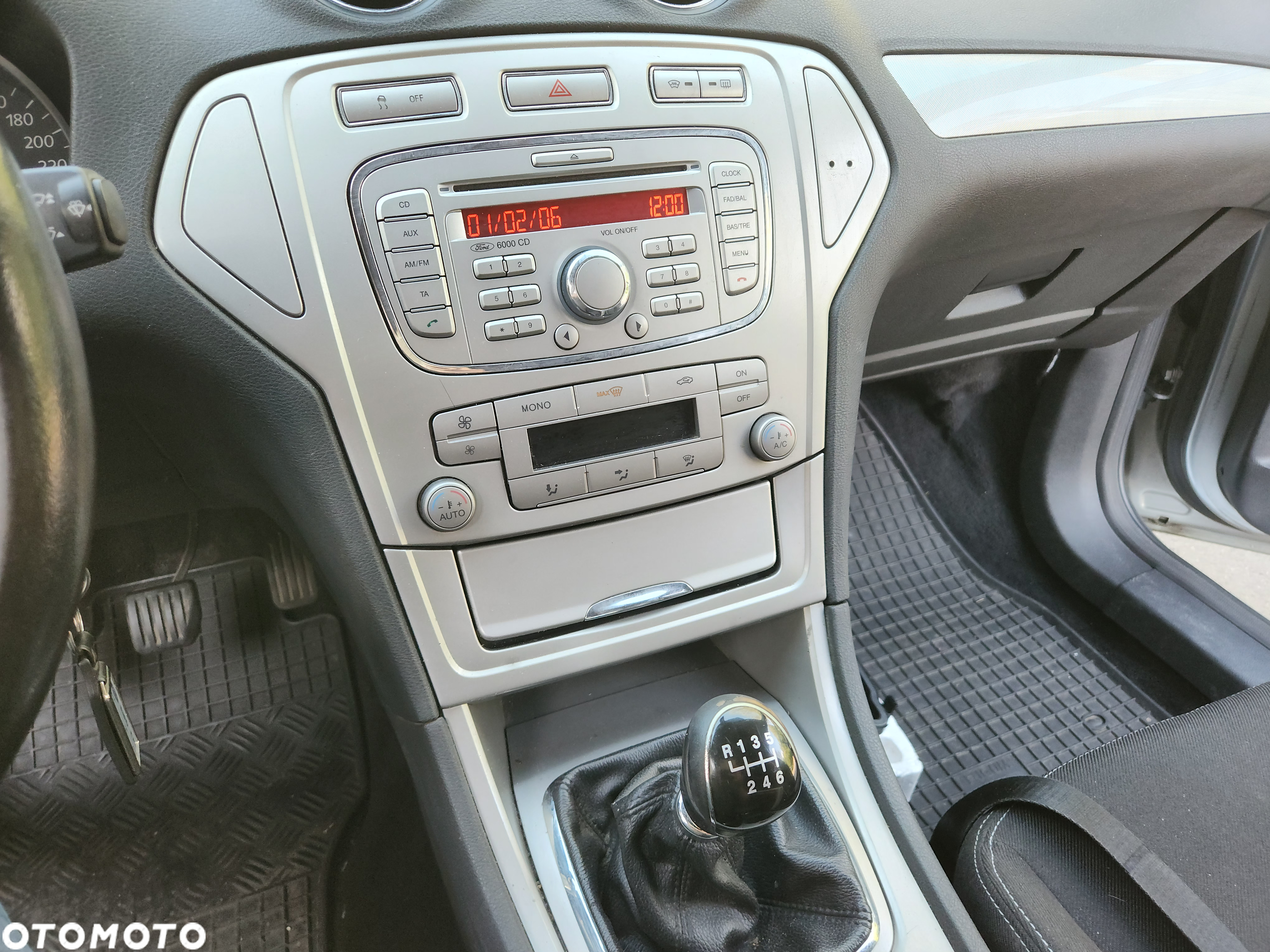 Ford Mondeo 2.0 TDCi Ghia - 13