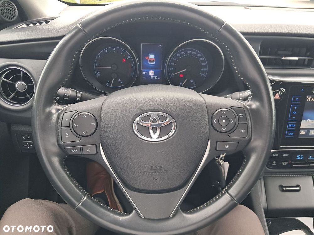 Toyota Auris - 18