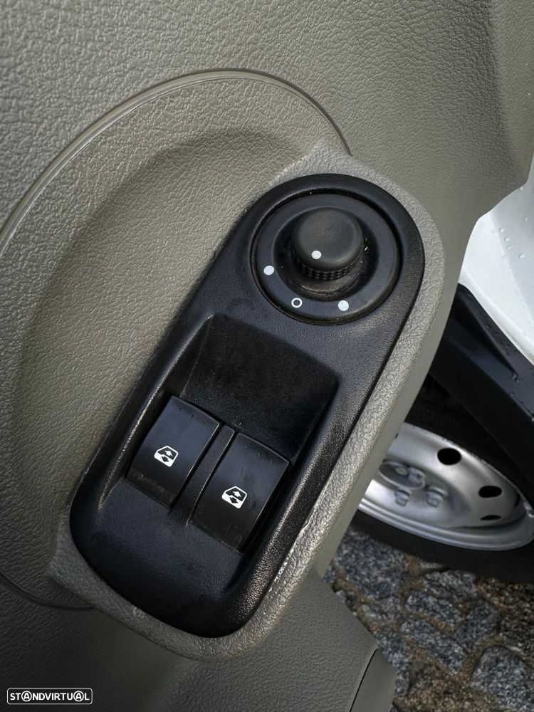 Renault Master 2.5 dCi L3 3.5T 100 - 12