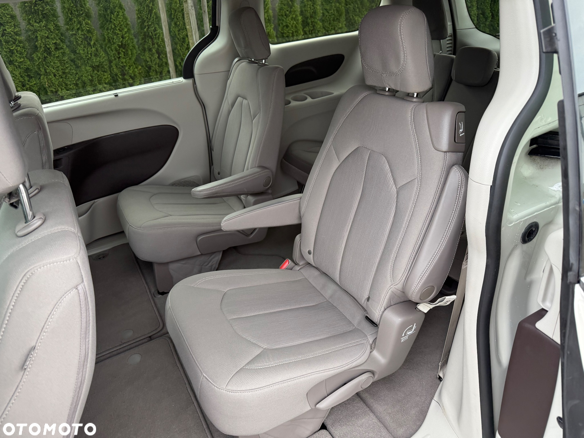 Chrysler Pacifica - 20