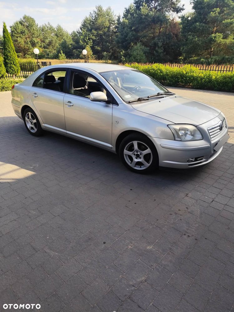 Toyota Avensis 1.8 VVT-i Sol - 1