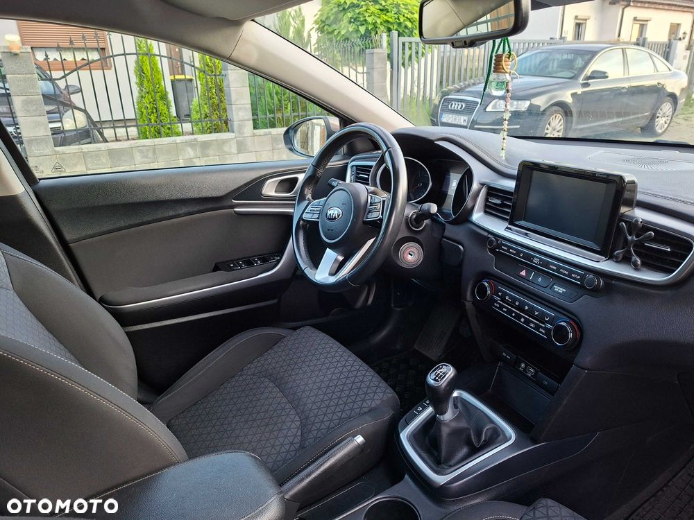Kia Ceed - 8
