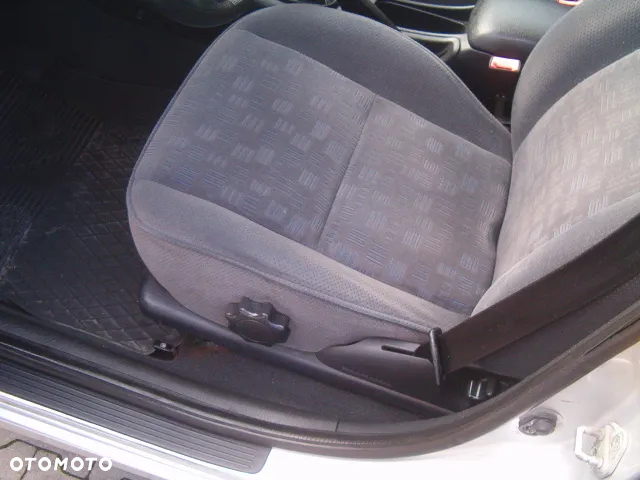 Toyota Avensis 1.8 VVT-i Terra Plus - 22
