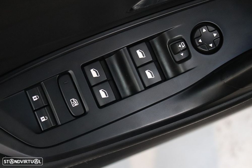 Peugeot 308 1.2 PureTech Allure Pack EAT8 - 19