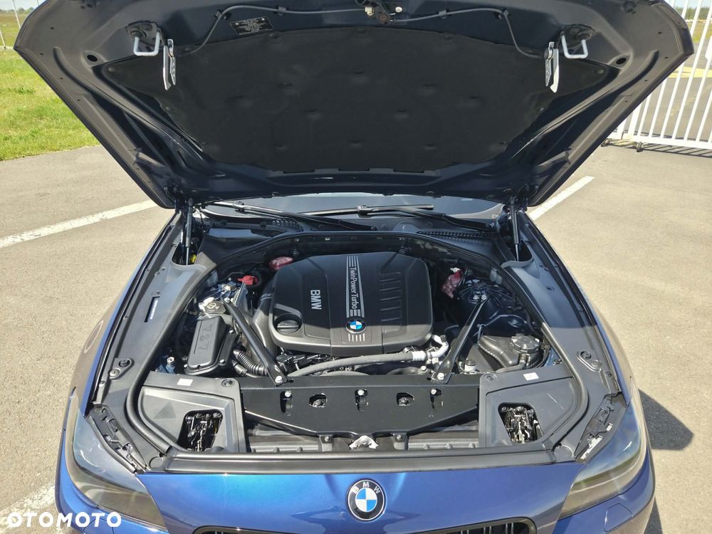 BMW Seria 5 535d Sport-Aut - 32